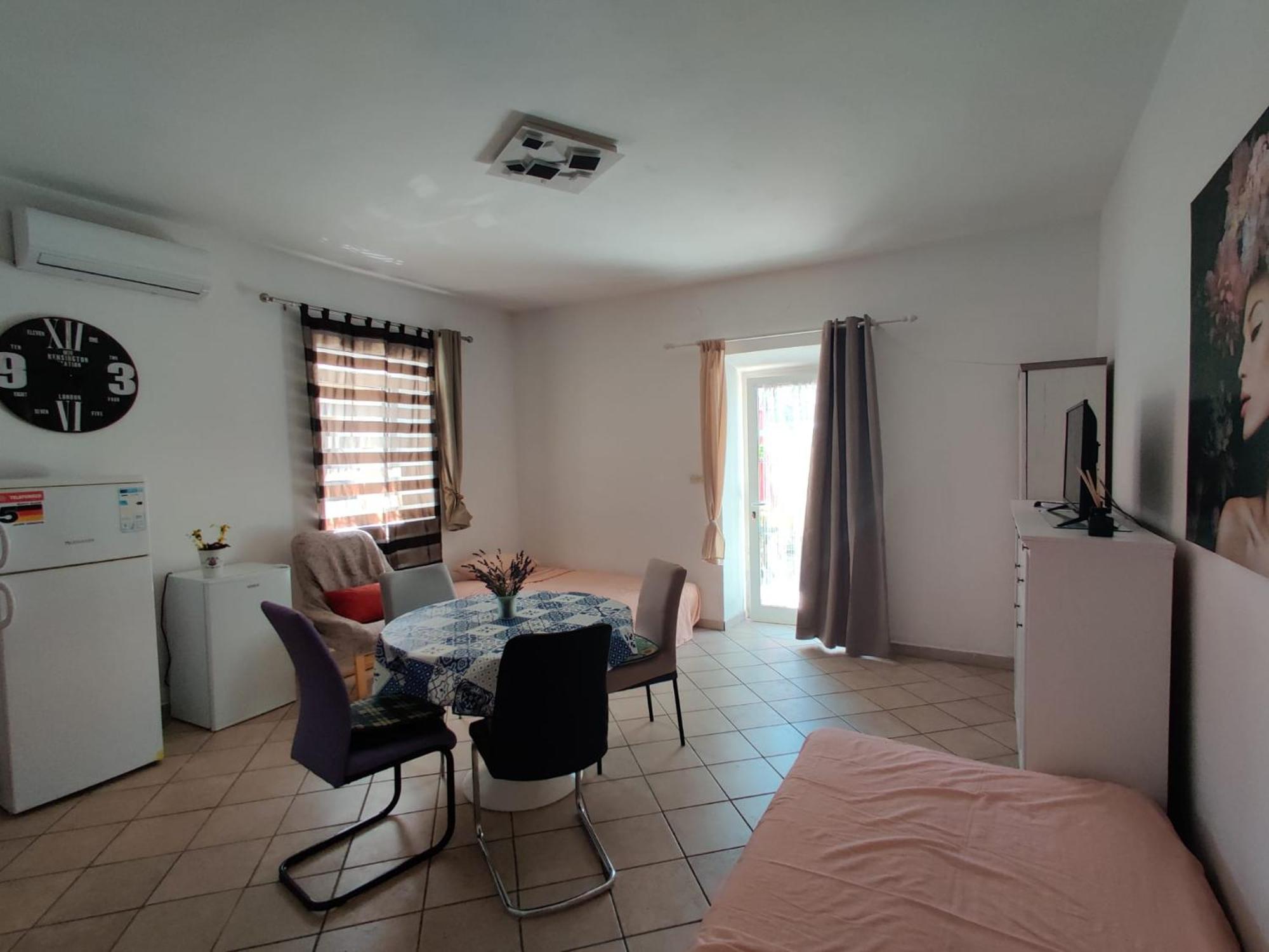 Apartments Pula With Private Parking Self Check In Exterior foto