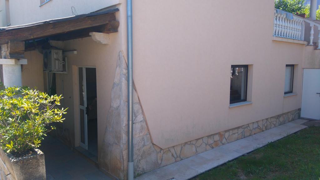 Apartments Pula With Private Parking Self Check In Exterior foto